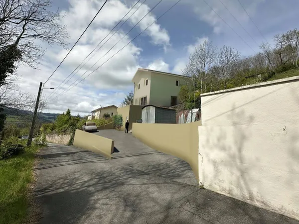 Terrain 590 m²