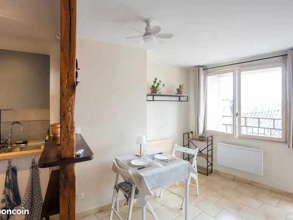 Location étudiante en centre-ville avec balcon