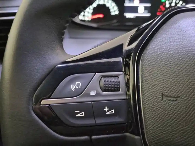 Peugeot 208 puretech 100 s&amp;s bvm6 — photo 27