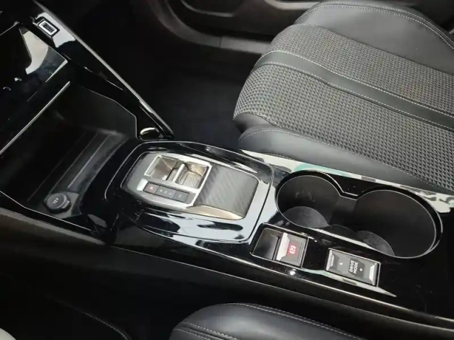 Peugeot 2008 puretech 130 s&amp;s eat8 — photo 28
