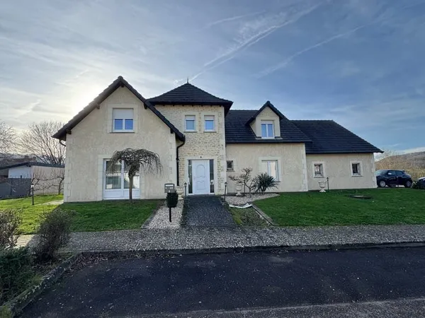 À acheter à Veckring : villa avec terrasse 9 pièces avec Kai