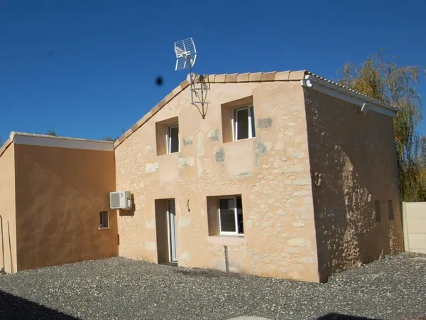Maison en pierre entièrement rénovée, 3000 m² de terrain
