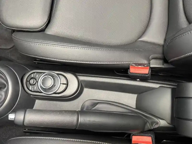 Mini Mini hatch 5 portes cooper 136 ch dkg7 — photo 96