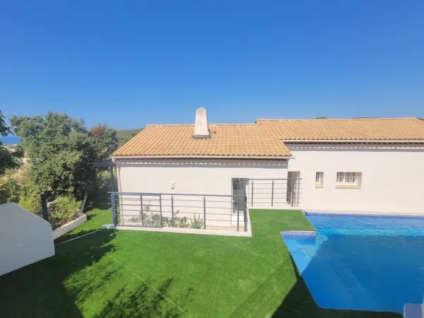 Maison 7 pièces 233 m²