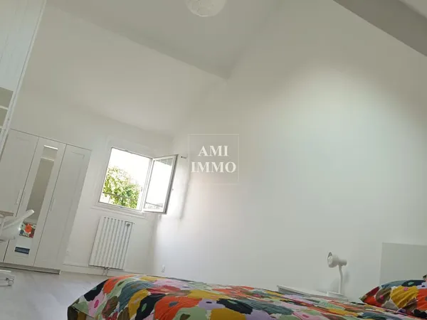 Chambre meublée en colocation