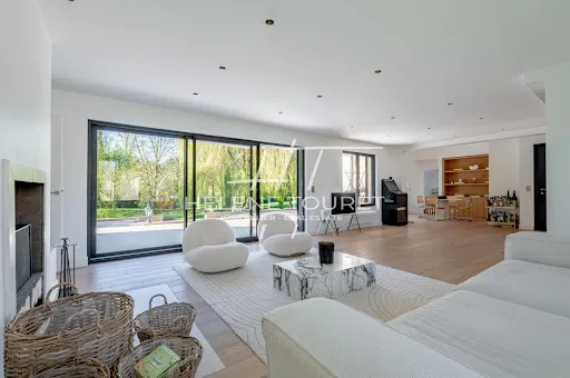 Maison 7 pièces 450 m²