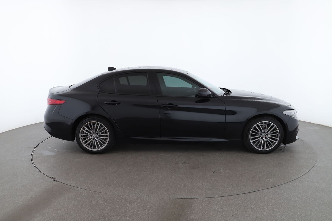 Alfa Romeo Giulia 2.2 Super AT8 — photo 6