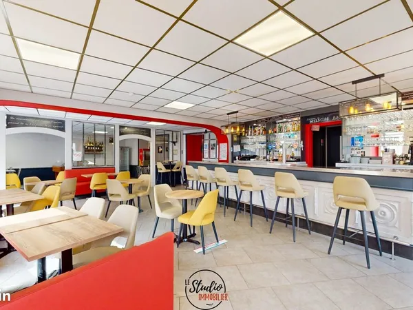 Bar, hôtel, restaurant 975 m² Saint-Père-en-Retz
