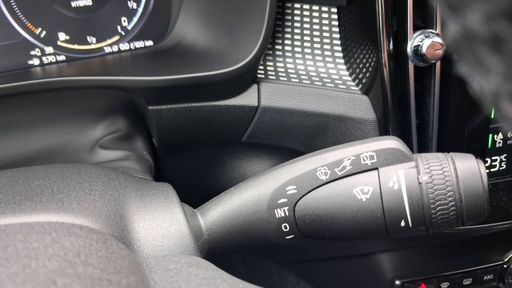 Volvo XC40 1.5 T5 Recharge 180 + 82ch DCT7 - R-Design – 2022 – 82500 km – Hybride rechargeable – Boîte Automatique — photo 5