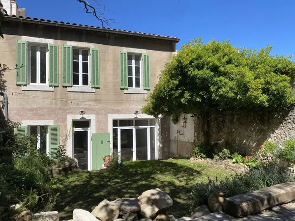 Vends maison familiale avec jardin au calme