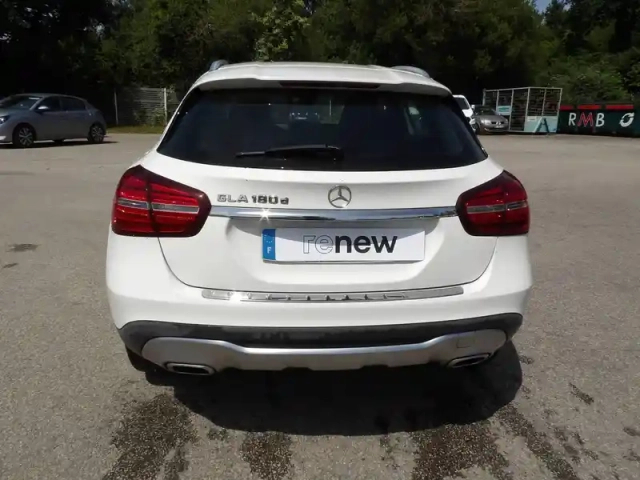 Mercedes Gla 180 d — photo 3