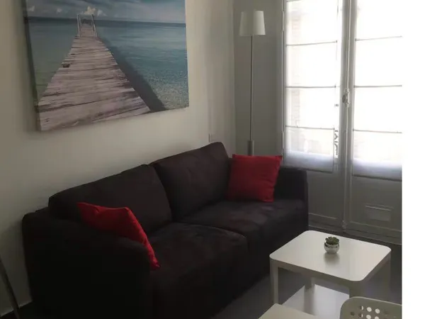 Studio meublé carré d'or rue de France