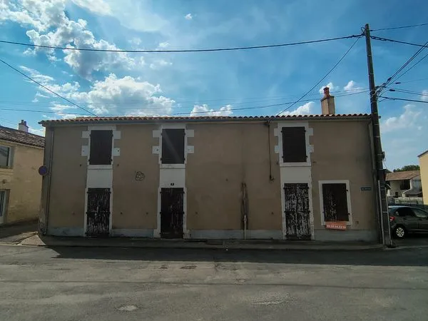Maison en pierre 202 m² - rénovation déjà engagée - Fontenay-le-Comte