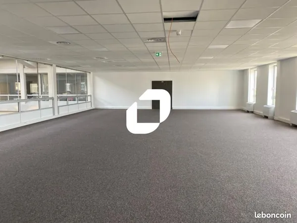 Bureau 600 m²