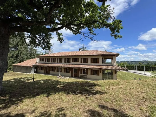 Maison 10 pièces 421 m²