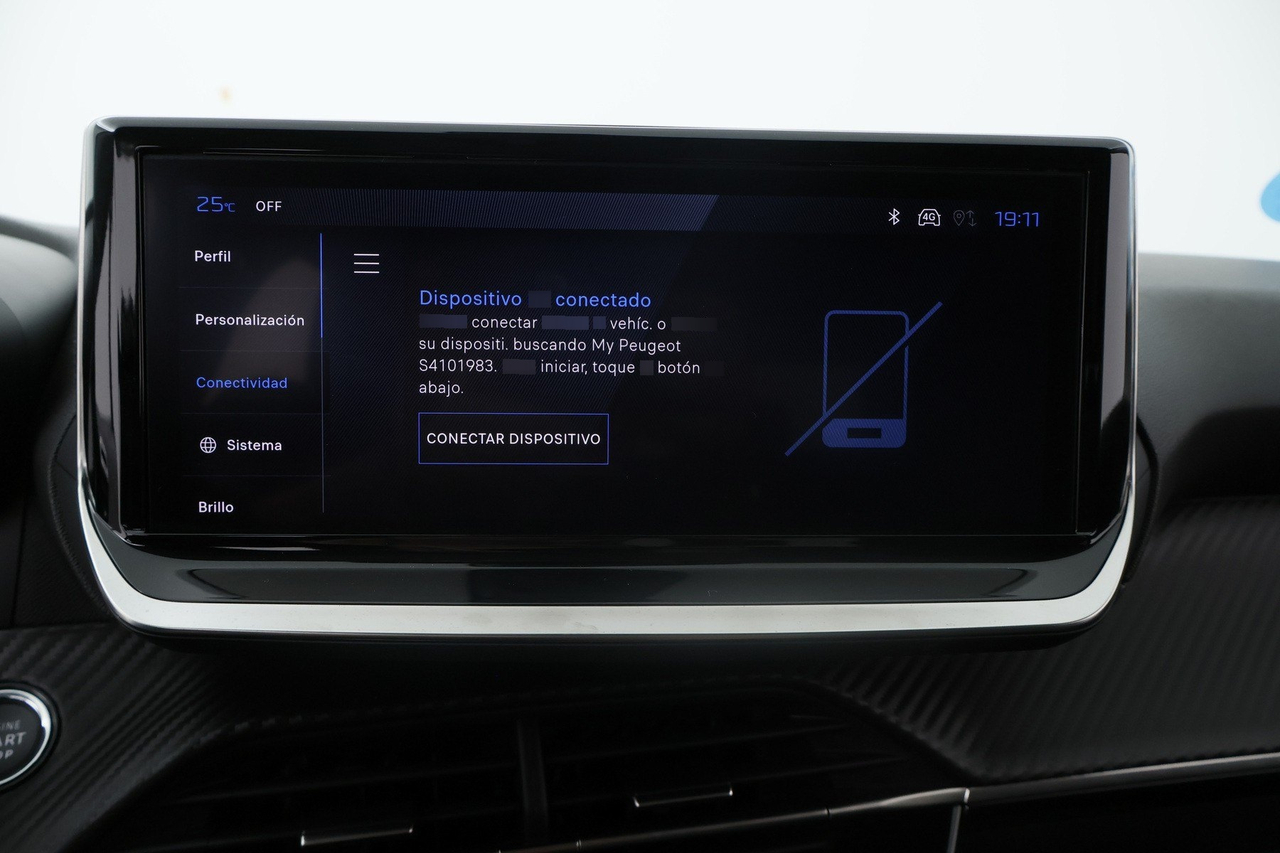 Peugeot 208 — photo 25