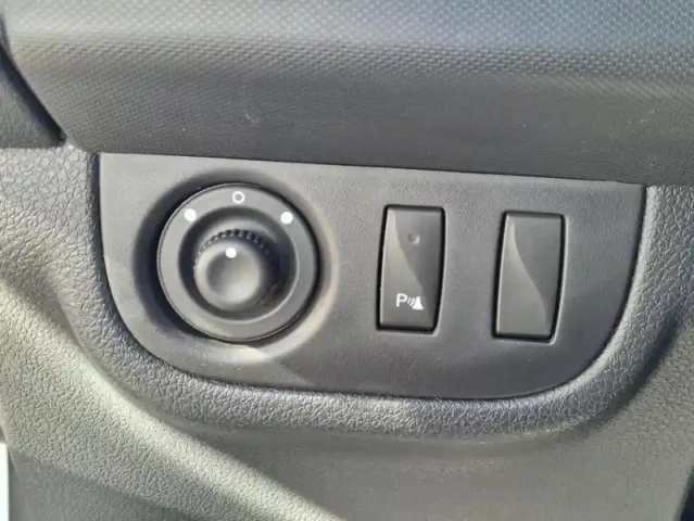 Dacia Sandero stepway blue dci 95 — photo 7