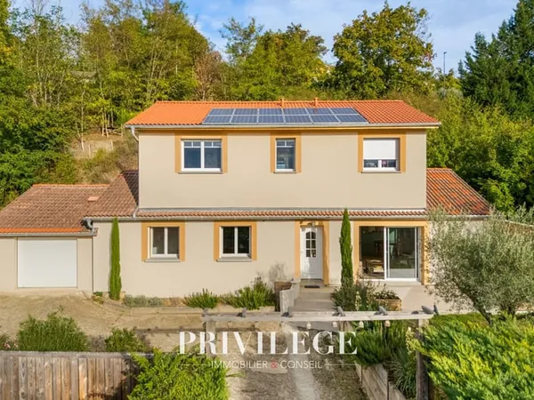 MONTANAY UNE MAISON FAMILIALE