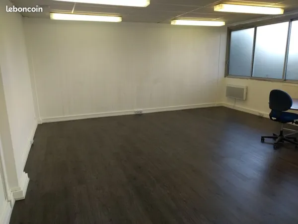 ✨ Bureaux fonctionnels et lumineux à Trappes-Elancourt (Rue Denis Papin) - Direct propriétaire, sans