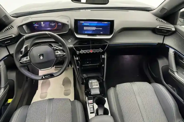 Peugeot 2008 hybrid 145 e-dcs6 — photo 9