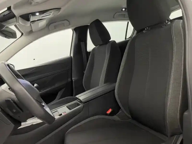 Peugeot 308 phev 180 e-eat8 — photo 14