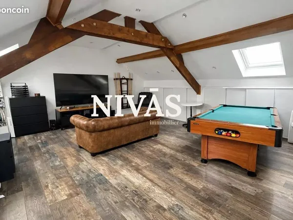 Maison 8 pièces 237 m²