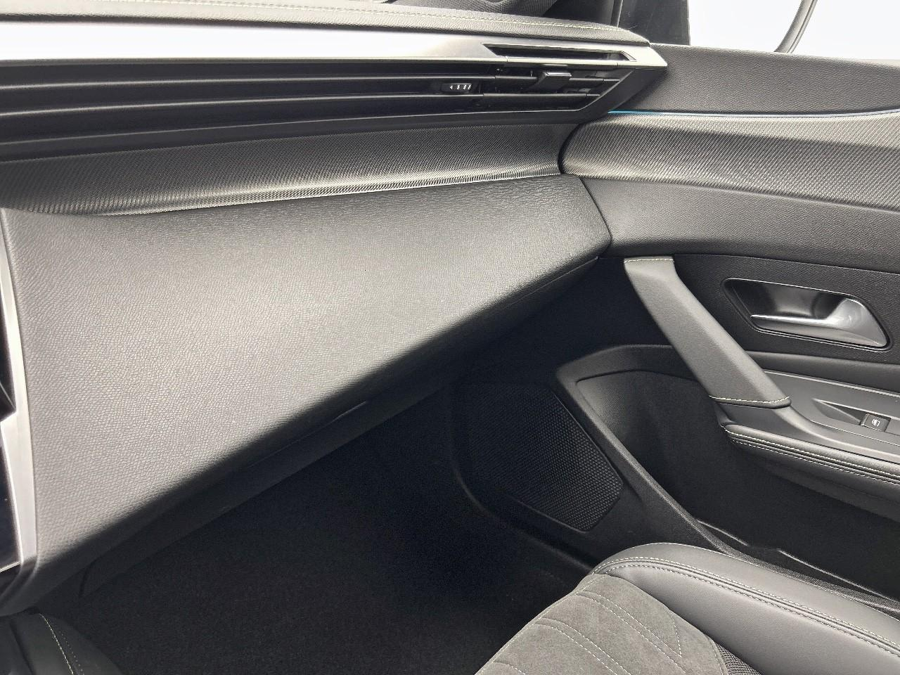Peugeot 308 phev 225 e-eat8 gt — photo 29