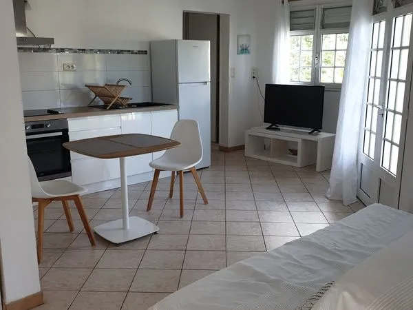 F2 spacieux et lumineux dans résidence calme, 50m face à la plage, Le Diamant quartier Dizac