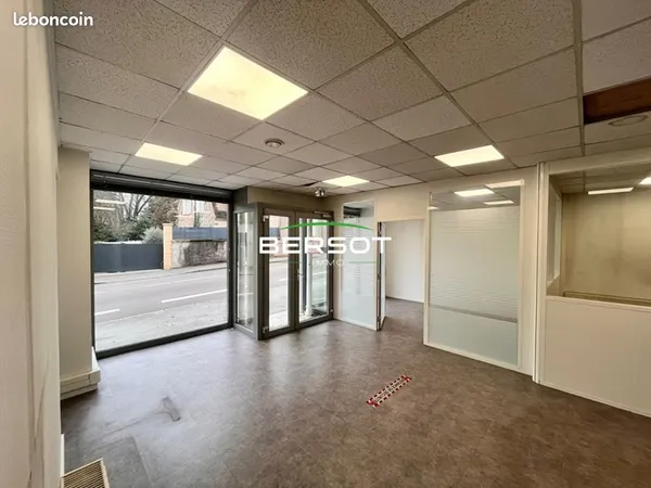 Local commercial 99 m²