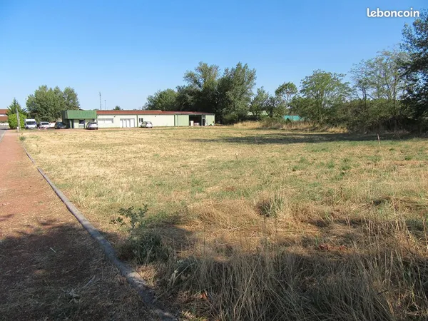 Terrain 3000 m² POUILLY LES NONAINS