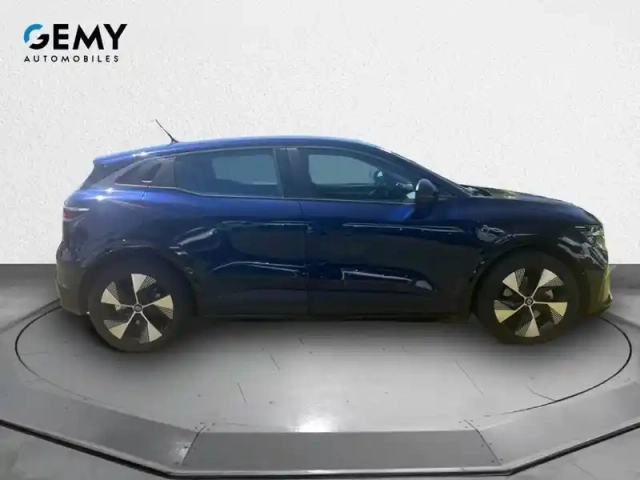 Renault Megane e-tech ev40 130ch standard charge — photo 4