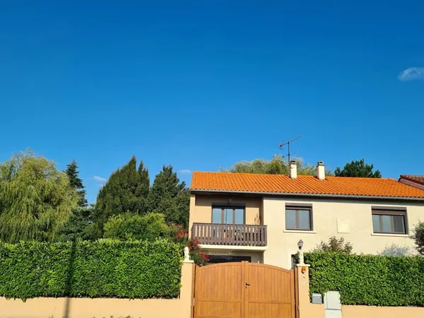 VILLA FAMILIALE SAINT SYMPHORIEN D'OZON 125 m²