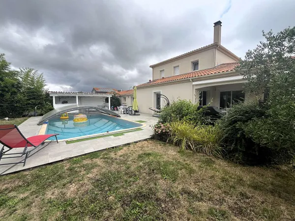 Maison 6 pièces 184 m²