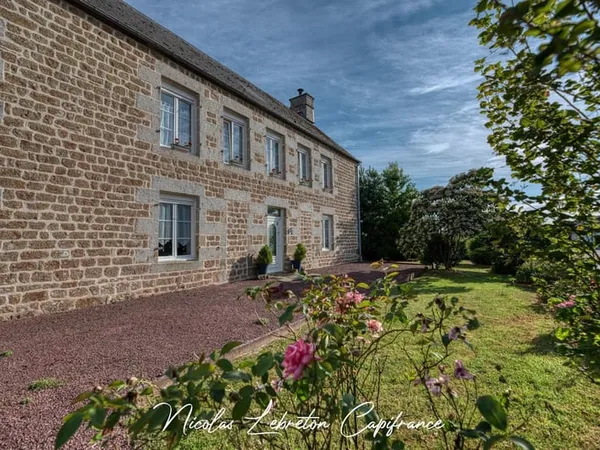 Maison en pierre rénovée de 202 m² - 4 chambres + studio indépendant - Dépendance de 100 m² - Terrai