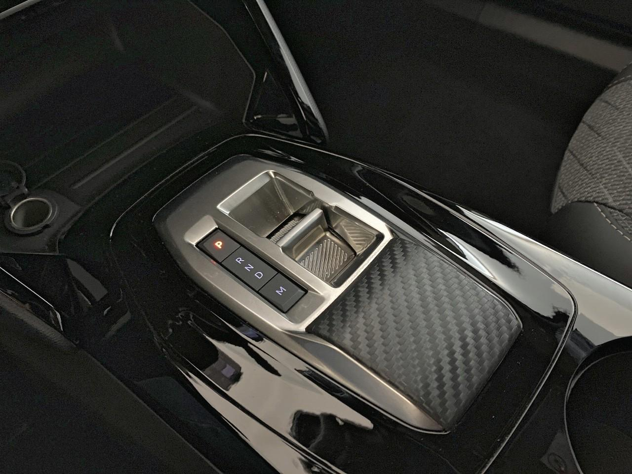 Peugeot 2008 hybrid 145 ch e-dcs6 allure — photo 18
