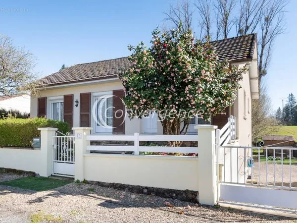 Maison trois chambres sur sous sol total