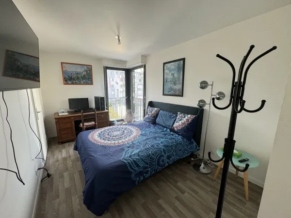 Loue grande chambre avec salle de bain privative dans appartement 14m² à Nanterre proche Paris