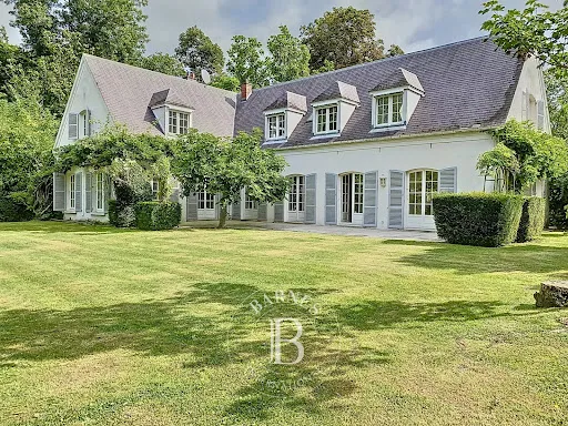 Maison 8 pièces 250 m²