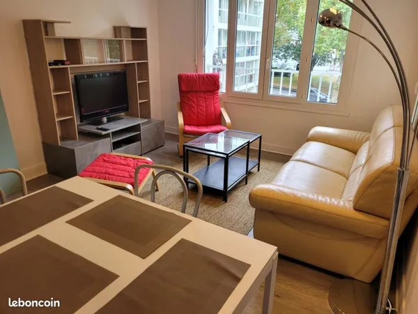 Chambre meublée avec balcon fermé proche FAC pour FILLES EXCLUSIVEMENT