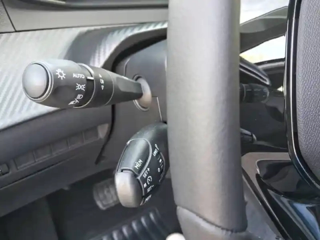 Peugeot 208 hybrid 110 ch e-dcs6 — photo 12