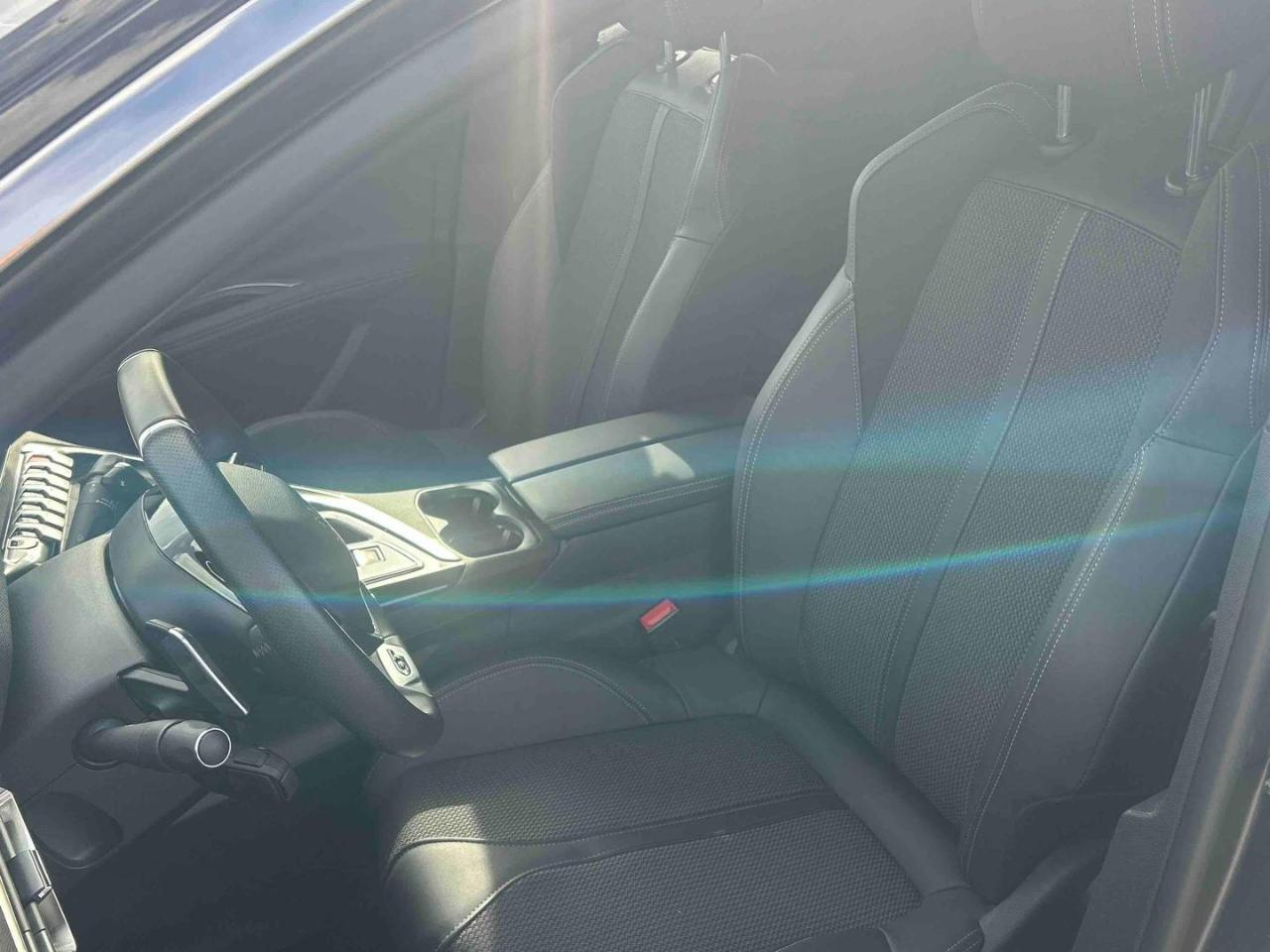 Peugeot 3008 plug-in hybrid 225 gt e-eat8 + toit ouvrant / char — photo 11