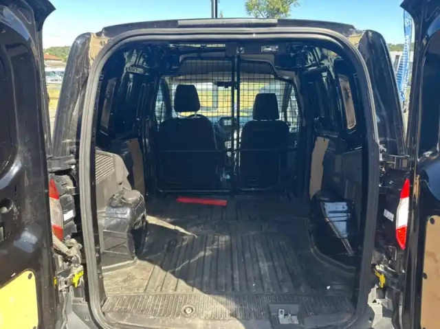 Ford Transit Courier fourgonnette 1.0e 100ch stop&amp;start trend — photo 11