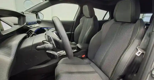 Peugeot 2008 hybrid 136 e-dcs6 — photo 90