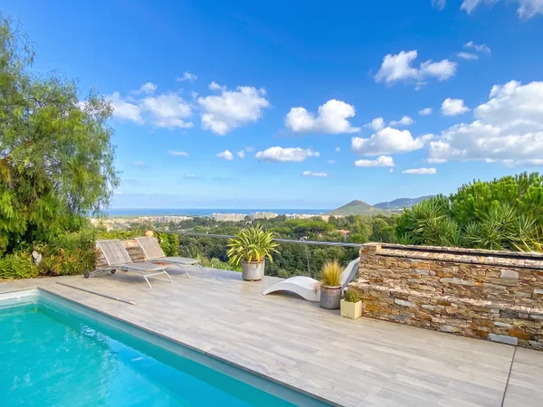 Maison d'Architecte avec ascenseur, vue panoramique mer à Mandelieu la Napoule