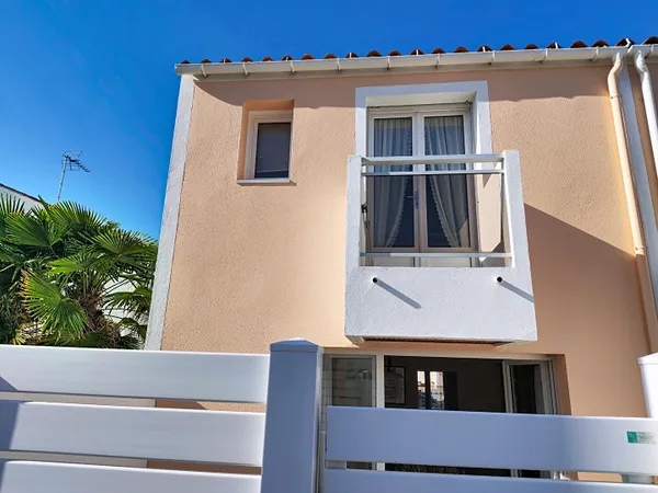 Maison Les Sables d'Olonne Les Roses 63 m² hab 2 chambres cours stationnement proche plage et commer