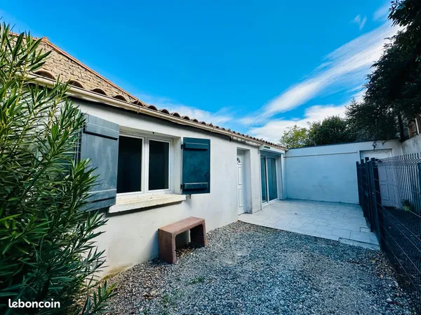 Maison rénovée de plein pied avec 2 chambres