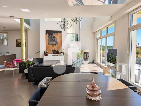 Maison 7 pièces 256 m²