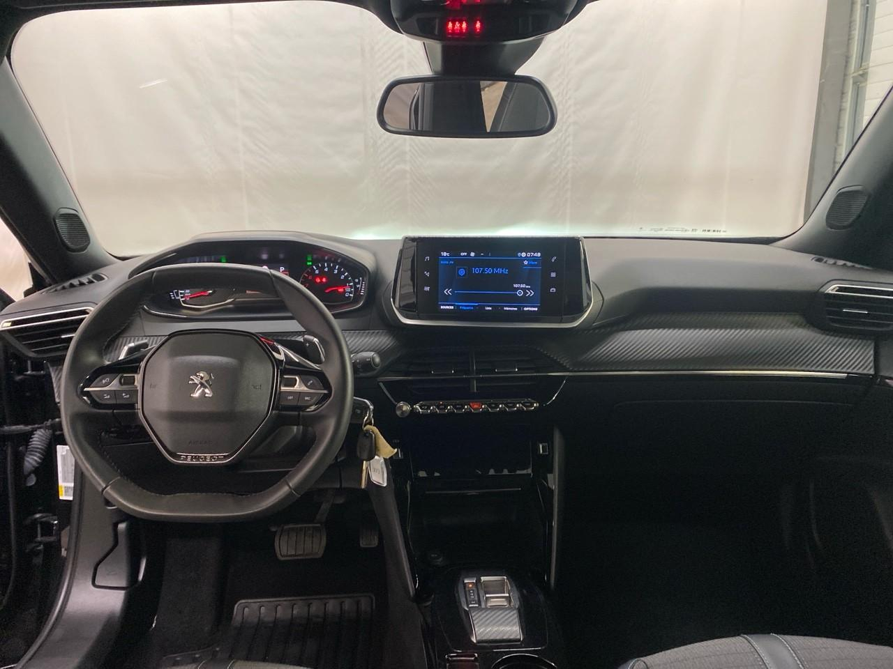 Peugeot 2008 puretech 130 s&s eat8 allure — photo 12
