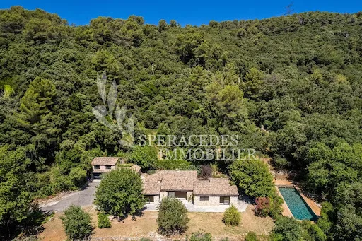 Propriété 8 pièces 300 m²