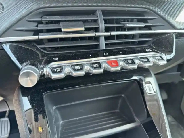 Peugeot 208 puretech 100 s&amp;s bvm6 — photo 20